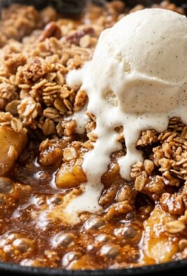 Easy Homemade Apple Crisp (Warm Cinnamon Oat Streusel)
